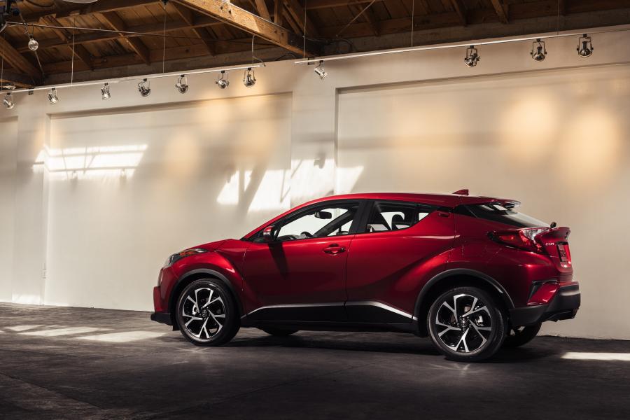  Toyota C-HR 2017 года  (NA) (фото 2 из 44)
